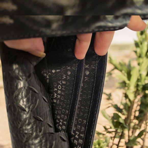 Kate Spade EUC! Perri Lane Linney Wallet/Wristlet W/ Cutout Detail Retails $189 - Picture 12 of 12